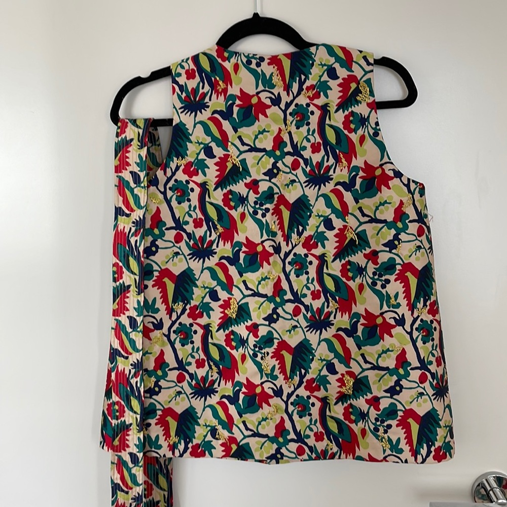 Super cute top with belt